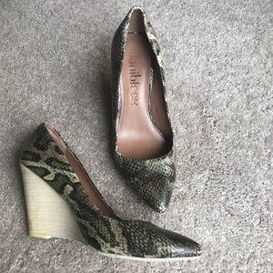 Daniblack Anthropologie snakeskin print wedge